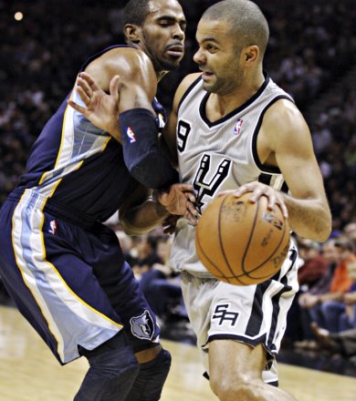Les Spurs corrigent les Grizzlies et s’offrent la première