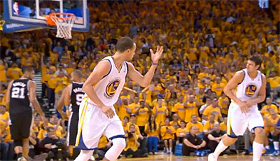 Les Warriors dominent les Spurs après prolongation et égalisent à 2-2