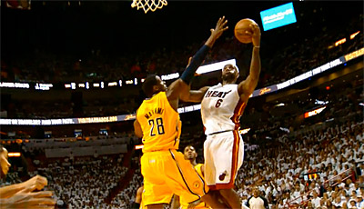 De plus en plus clutch, LeBron James a encore franchi un cap