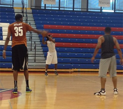 Kevin Durant a débuté son été basket avec un pickup game à Washington