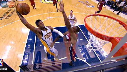 Top 5 : LeBron met Ian Mahinmi au sol et Paul George postérise Bosh