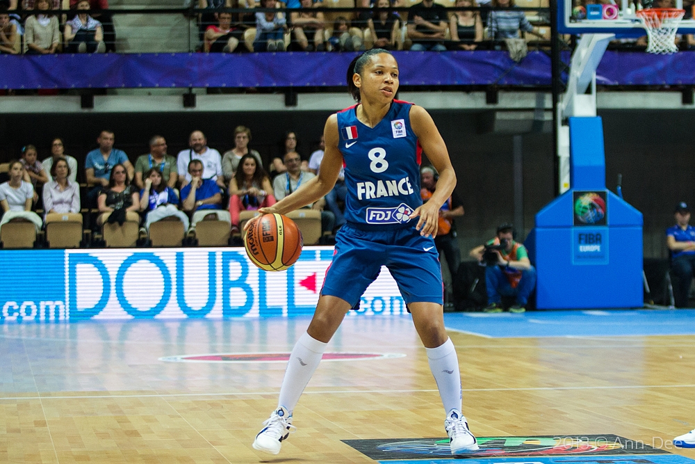 Eurobasket : Edwige Lawson et les Bleues prennent la tête de leur groupe
