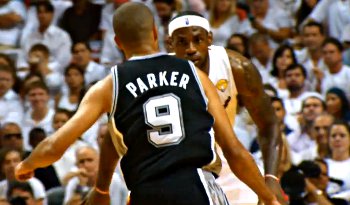 Pour reprendre confiance en lui, LeBron James doit stopper Tony Parker