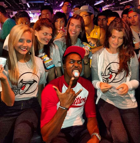 Photos : Dwight Howard se défoule à Call of Duty avant le grand jour