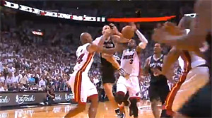 Polémique : la faute non sifflée sur Manu Ginobili à 1,9 seconde de la fin