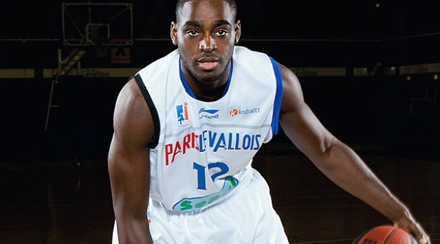 Giovan Oniangue en workout avec les Nets