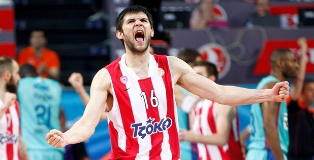 Kostas Papanikolaou s’engage avec les Houston Rockets