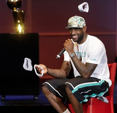 Humour : LeBron James tente un Harlem Shake… tout seul
