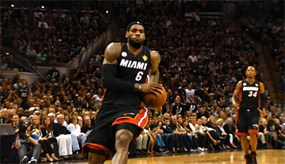 Vidéo : LeBron James claque 27 points aux Pelicans