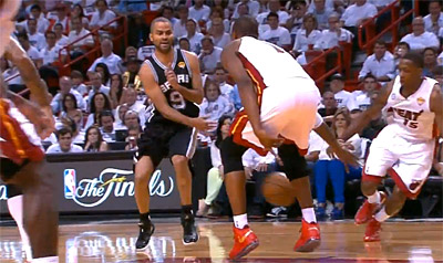 Top 5 : Tony Parker squatte 3 places sur 5, caviar, reverse et clutch shot