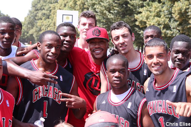 Derrick Rose s’éclate au Champs de Mars