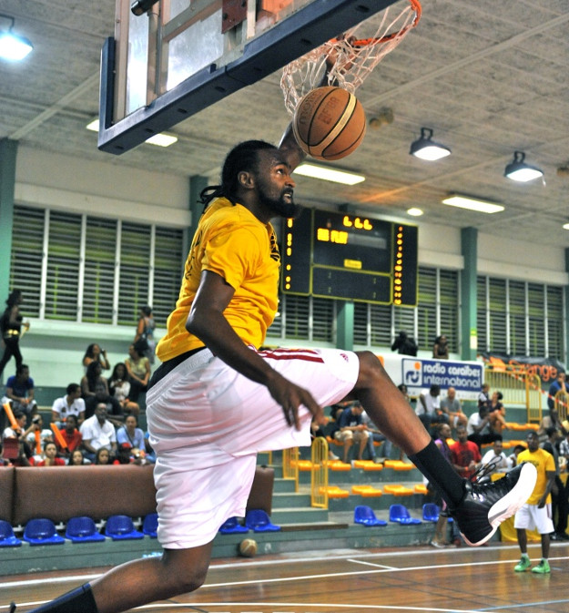 Photos : Ronny Turiaf, Sandrine Gruda et Mike Gélabale en action pour les Antilles