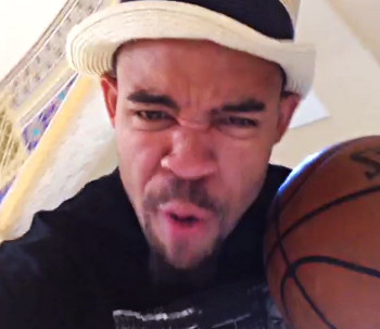 Vidéo : Javale McGee effraie les passants à coup de klaxon