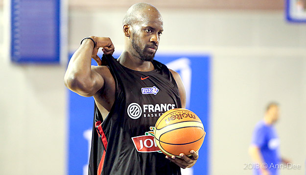 Johan Petro va signer en Chine