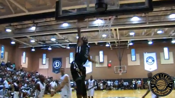 Vidéo : Kevin Durant fait le show en Drew League (35 pts, 17 rbds)