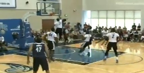 Summer League : L’énorme poster de Reggie Jackson sur Moe Harkless