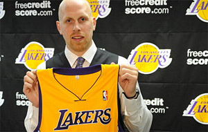 Chris Kaman tacle sévèrement Mike D’Antoni