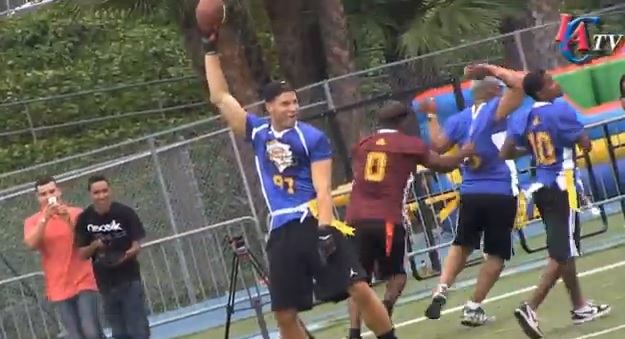 Les Clippers montrent leurs talents de footballeurs US