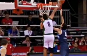 Scola se fait scotcher par Ayon mais se venge sur alley-oop