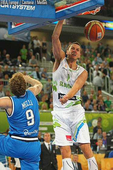 Le Top 5 : Nachbar postérise Melli, Gasol enchaîne la feinte qui tue et le dunk