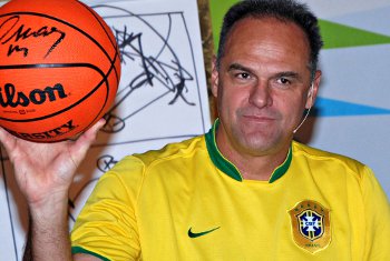 Vidéo : Oscar Schmidt, le basket « do Brazil »