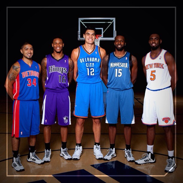 Les rookies d’Adidas improvisent un concours de dunks