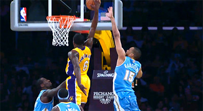 Darius Johnson-Odom postérise la raquette des Nuggets