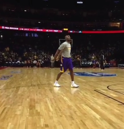 Vidéo : Kobe Bryant s’est échauffé avec les Lakers