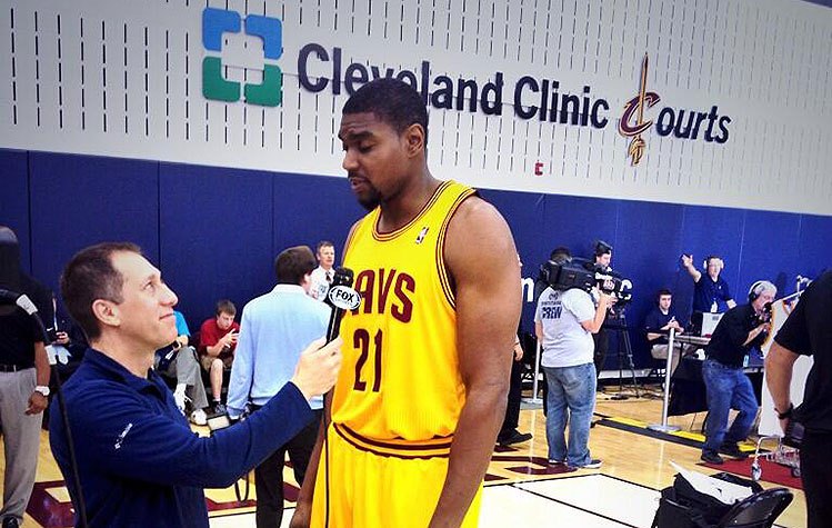 Andrew Bynum a repris le basket depuis deux semaines