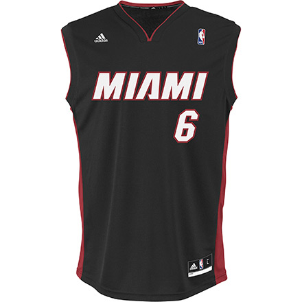 Top 15 des jerseys NBA vendus dans le monde : LeBron toujours leader