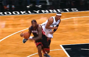 Garnett allume LeBron, Pierce le cartonne en plein match : la guerre est déclarée !