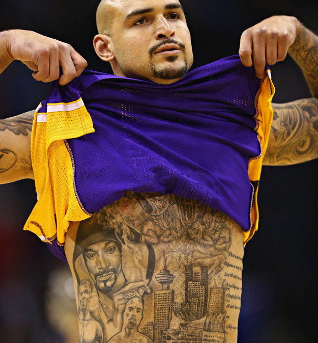 Robert Sacre conservé par les Los Angeles Lakers