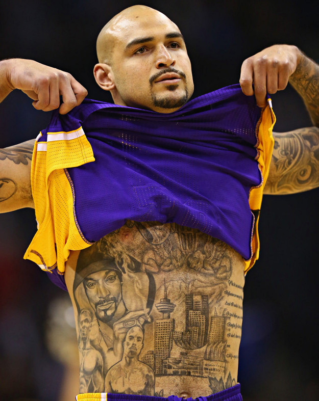 Robert Sacre conservé par les Los Angeles Lakers
