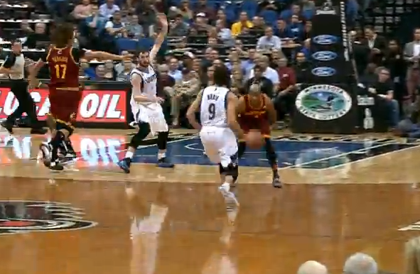 Top 10 : Antetokounmpo s’envole, Quake et DeAndre font le show