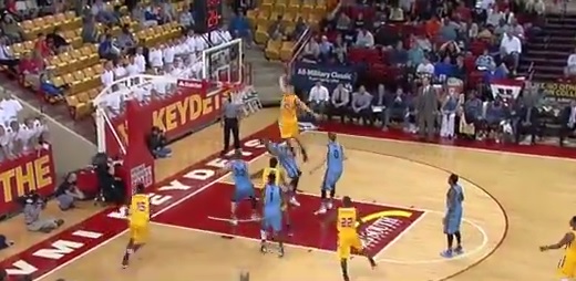 Vidéo : le dunk monstrueux de Jordan Weethee (NCAA)