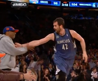 Vidéo : Le check de Spike Lee et Kevin Love