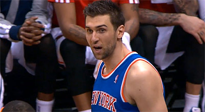 Andrea Bargnani commence à défendre !