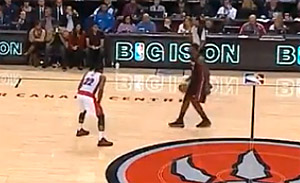 LeBron fait le malin, les fans de Toronto grondent