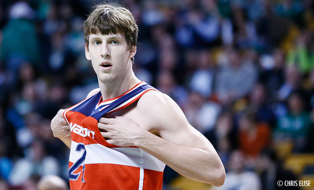 L’ex-Wizard Jan Vesely claque un énorme dunk