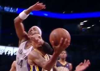 Vidéo : Paul Pierce éjecté pour une faute violente