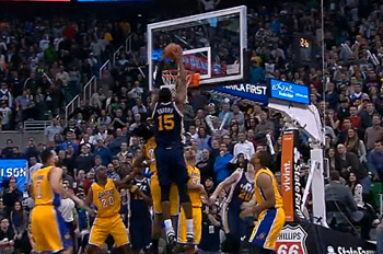 Top 10 : Curry est un artiste, Favors claque un dunk-game-winner