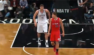 Vidéo : Brook Lopez se blesse encore à la cheville