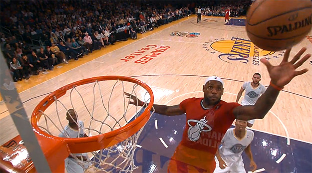 Vidéo : Le dunk monstrueux de LeBron James