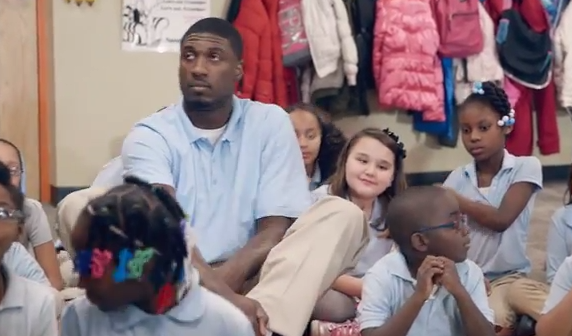 Génial : Roy Hibbert retourne à l’école primaire