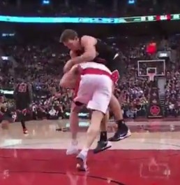 Dingue : Tyler Hansbrough plaque Mike Dunleavy Jr