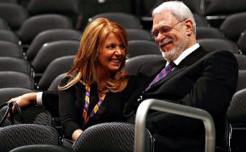 Jeanie Buss fustige la stratégie des Lakers