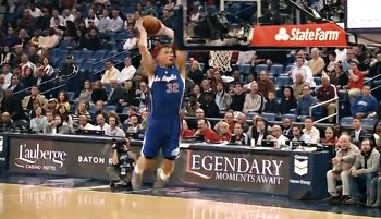 Top 10 : Griffin et McRoberts se croient à un concours, George met LBJ sur un poster