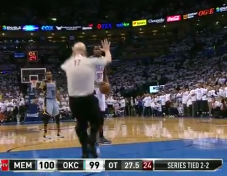 Polémique : l’arbitre déconcentre Kevin Durant aux LF…