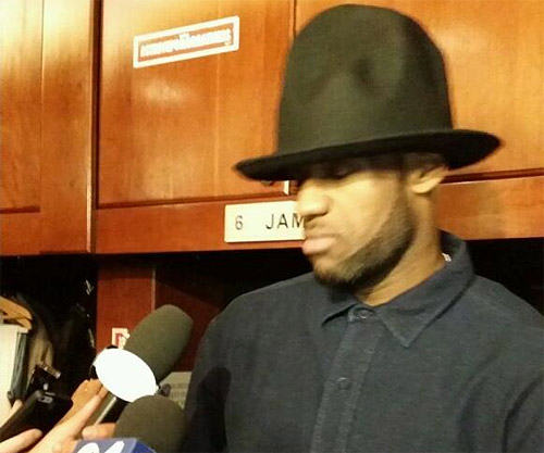 Photo : Quand LeBron James foire son imitation de Pharrell Williams