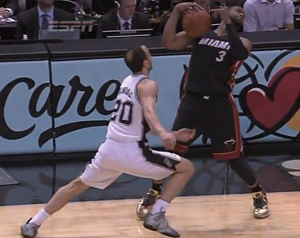 Un enfant : « Dwyane Wade, pourquoi tu simules? »